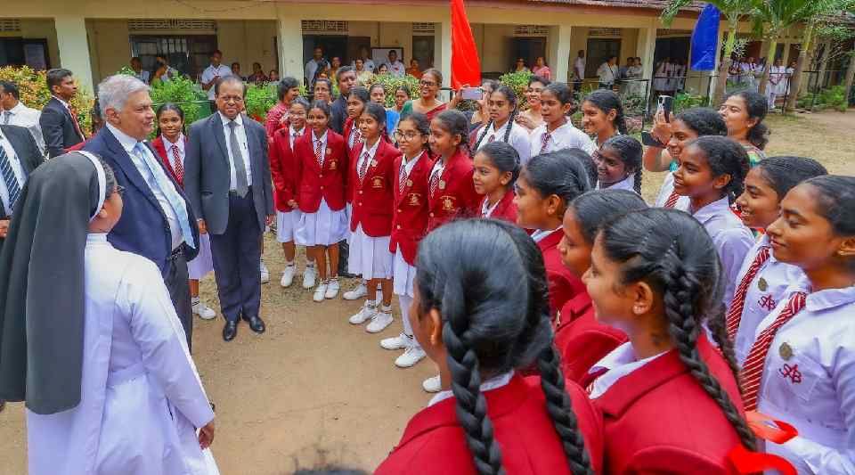 பொருளாதார மாற்றத்தை நோக்கி நாட்டை இட்டுச் செல்வதற்கு உலகத்திற்கு உகந்த வகையிலான புதிய கல்வி முறைமை அவசியம்