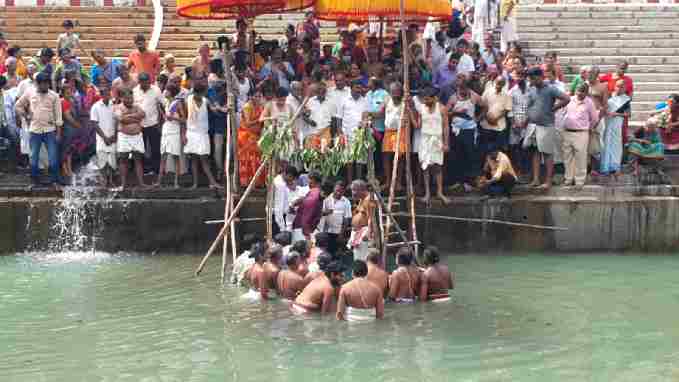 பூந்தமல்லி திருக்கச்சி நம்பிகள் மற்றும் வரதராஜப் பெருமாள் கோயிலில் வைகாசி பிரம்மோற்சவத்தை முன்னிட்டு 70 ஆண்டுகளுக்குப் பிறகு சக்கரத்தாழ்வார் தீர்த்தவாரி.