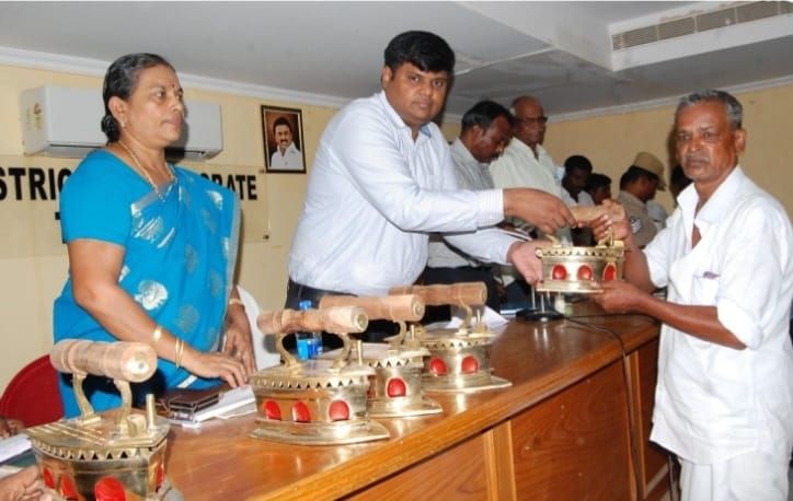 திருநெல்வேலியில், மக்கள் குறை தீர்க்கும் நாள் கூட்டத்தில், 415 மனுக்கள் பெற்ற மாவட்ட ஆட்சித்தலைவர்!