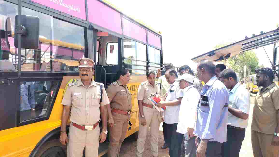 பஞ்செட்டியில் தனியார் பள்ளி வாகனங்களை வட்டாரப் போக்குவரத்து அலுவலர் ஆய்வு.