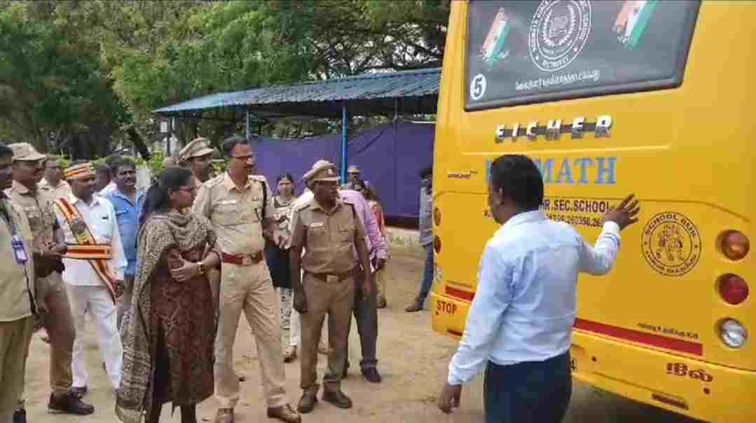 பள்ளி வாகனங்களை திருவாரூர் மாவட்ட ஆட்சித்தலைவர் சாருஸ்ரீ ஆய்வு