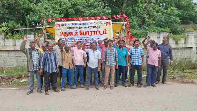 கேகே பிர்லா குழுமத்திற்கு சொந்தமான பர்னிச்சர் தொழிற்சாலையில் தொழிலாளர்கள் போராட்டம்.