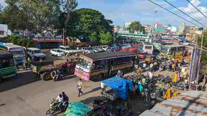 உளுந்தூர்பேட்டை நகராட்சியில் ஓராண்டு ஆகியும் புதிய பேருந்து நிலையம் அமைக்க தாமதம்.