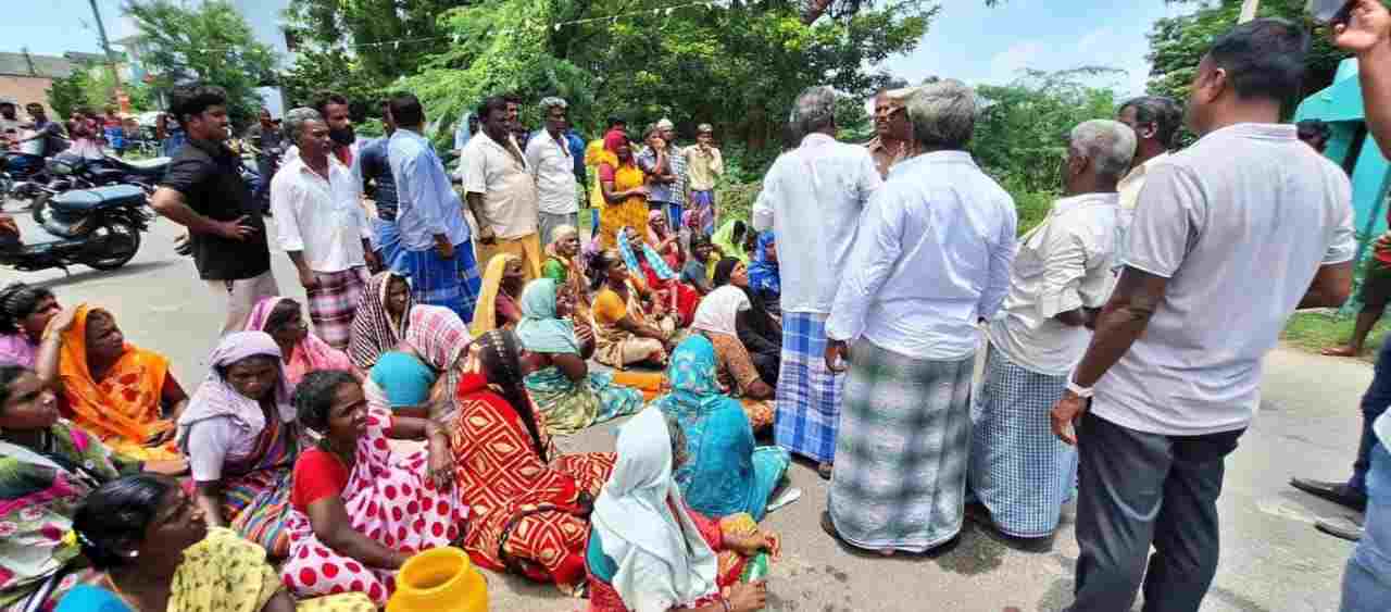 லப்பபேட்டை கிராமத்தை சேர்ந்த பொதுமக்கள் சாலை மறியல் போக்குவரத்து பாதிப்பு.