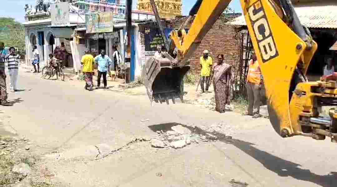 ராஜபாளையம் அருகே உரிய அனுமதியின்றி 2 கிலோமீட்டர் தொலைவிற்க்குள் 19 வேகத்தடைகளை நீக்க பொதுமக்கள் கோரிக்கை.