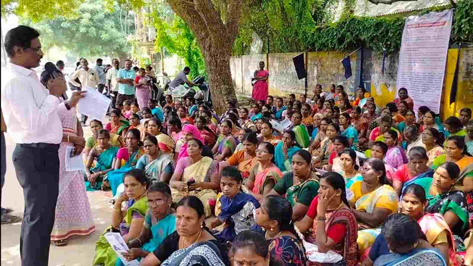 தமிழ்நாடு சத்துணவு ஊழியர் சங்கத்தினர்  உண்ணாவிரதப் போராட்டம்