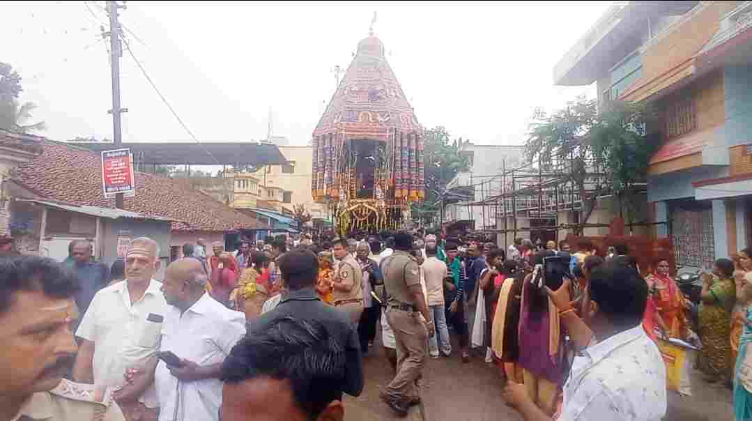 கும்பகோணம் அருகே சுவாமிமலை முருகன் கோவிலில் திருகார்த்திகை திருவிழாவை முன்னிட்டு தேரோட்டம்.