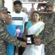 pune-army-officials-presented-certificates-and-mem.jpg